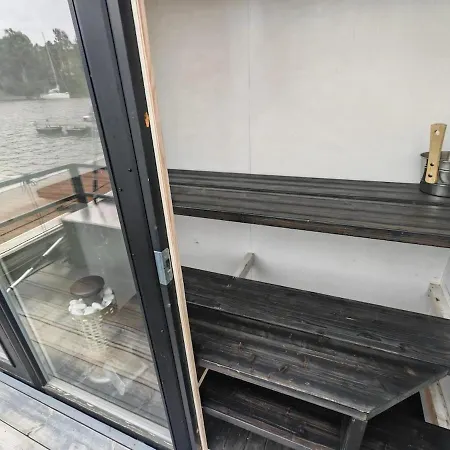 2ndhomes Houseboat With Sauna & Terrace In Mustikkamaa بوتيل هلسنكي