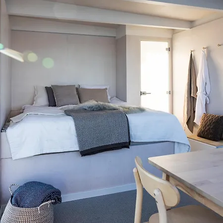 2ndhomes Houseboat With Sauna & Terrace In Mustikkamaa Botel