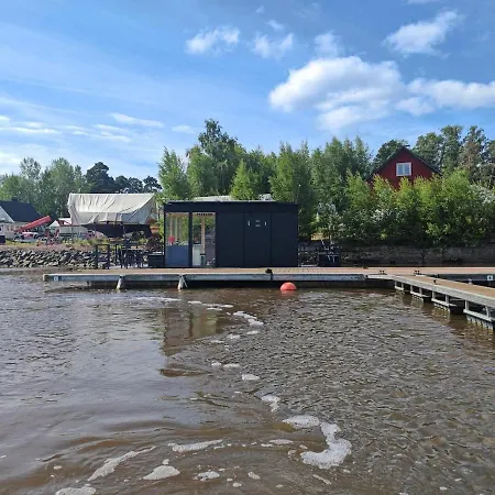 2ndhomes Houseboat With Sauna & Terrace In Mustikkamaa * هلسنكي
