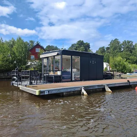 2ndhomes Houseboat With Sauna & Terrace In Mustikkamaa Botel