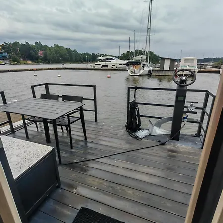 Botel 2ndhomes Houseboat With Sauna & Terrace In Mustikkamaa